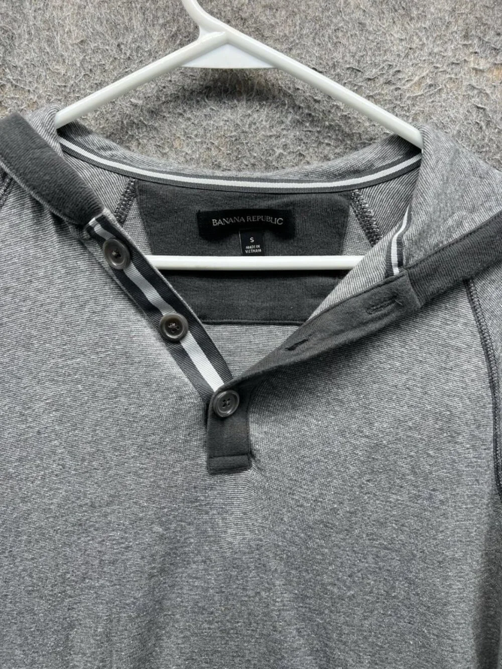 Banana Republic Sweatshirt Mens Small Gray Pullover Button Neck Hoodie Pockets